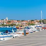 Gorgeous In Μεντουλίν
